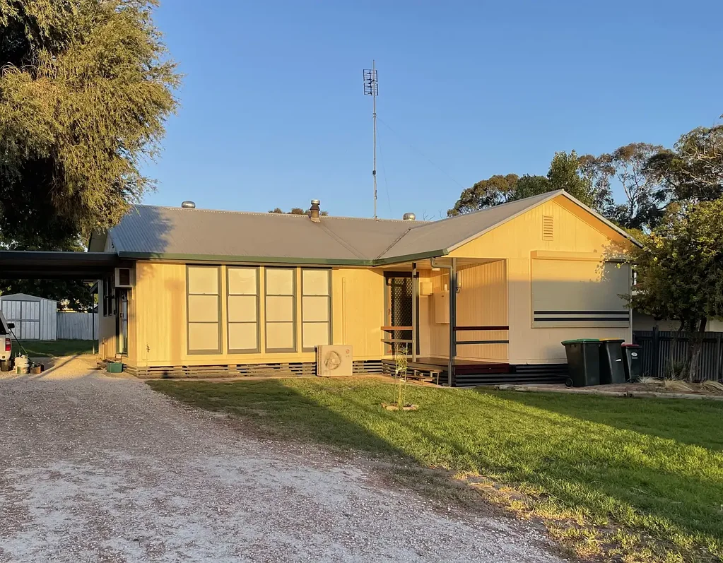 3 BEDROOM RENTAL AVAILABLE 20th OCTOBER!