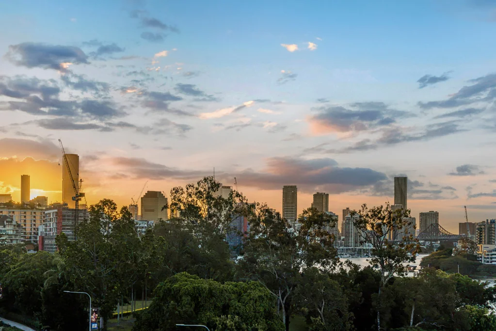 East Brisbane 3Moenga Uncompromised Luxury with River, Park & Story Bridge Panoramas