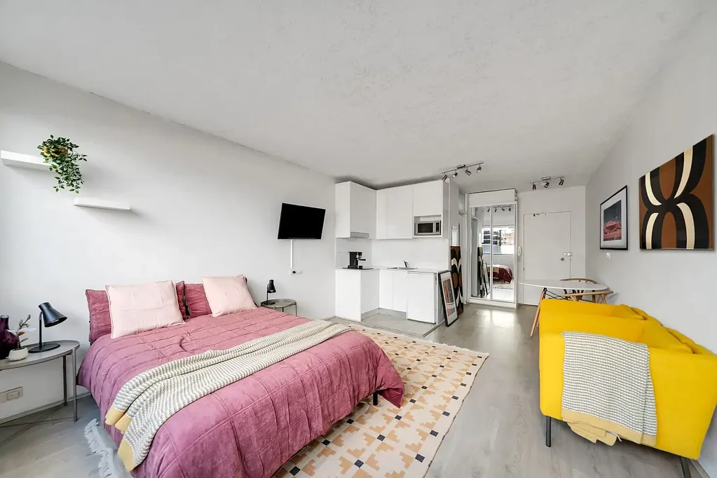 Potts Point SOLD! High Yield Investment - Open Design Studio Apartment in great location !