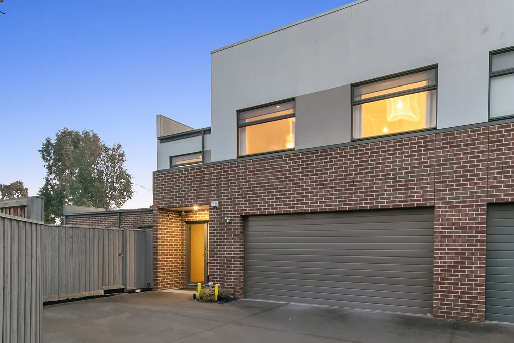 28 Beachwood Drive, Wantirna South, VIC 3152