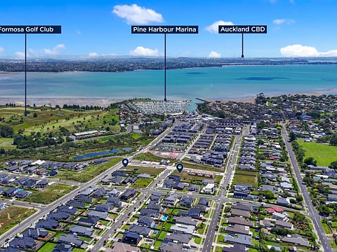 Beachlands Close to everything