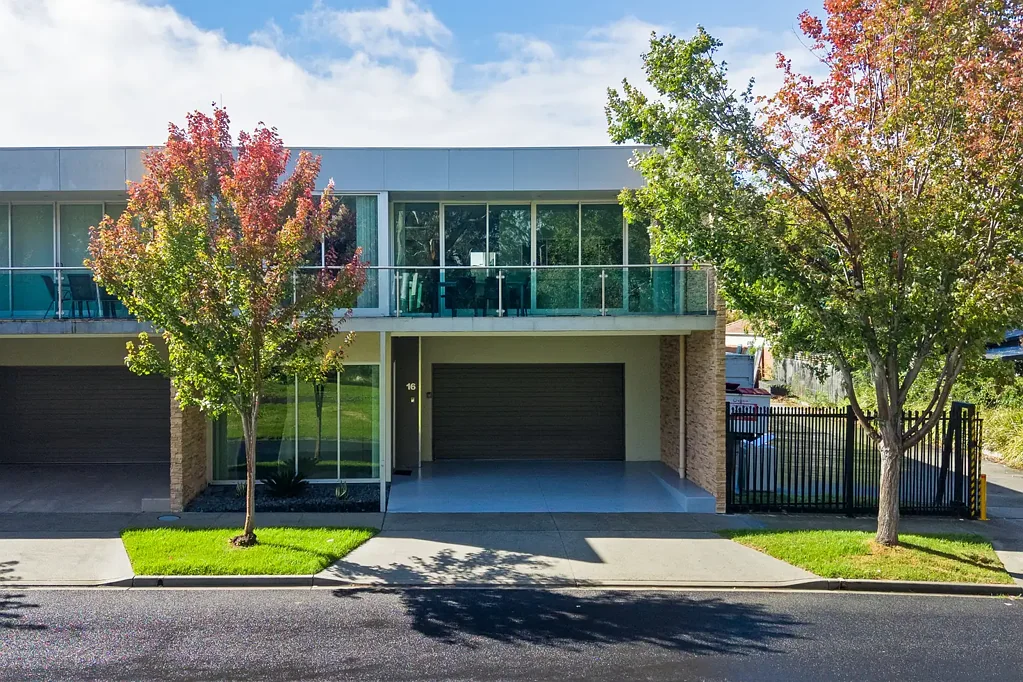 Traralgon 3房  Modern Sophistication on the Fringe of the CBD