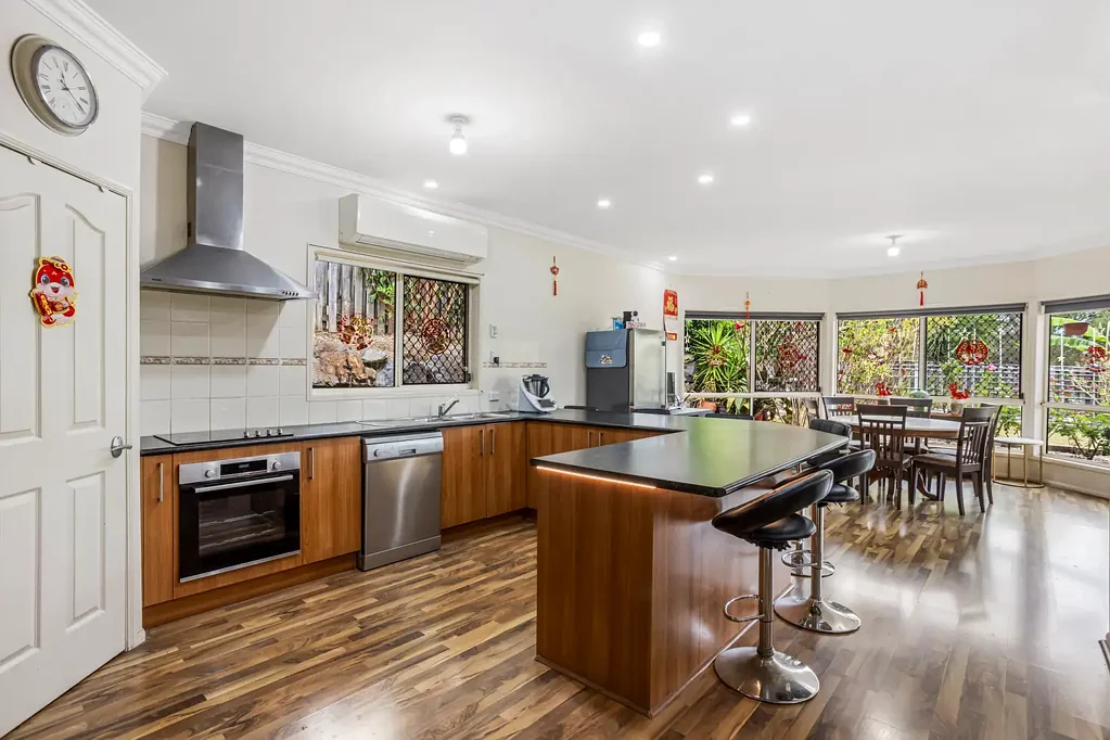 Pacific Pines 5ห้องนอน Spacious Family Retreat with Multiple Living Zones & Lush Garden Setting!