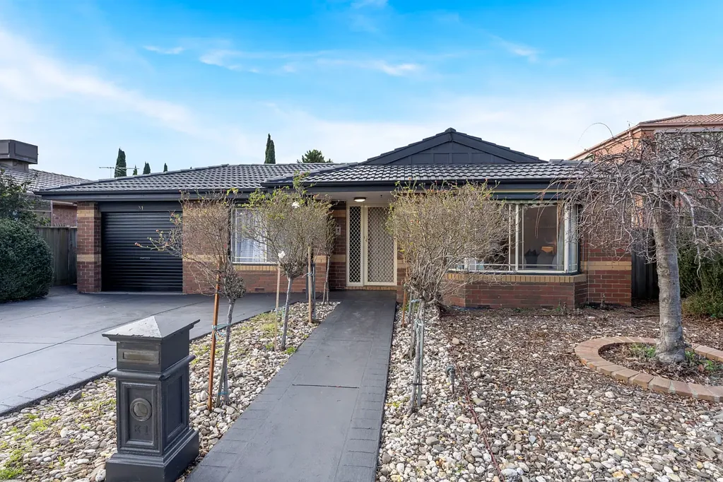 Craigieburn 4कमरा Refreshed, Move-In Ready & Built for Family Living