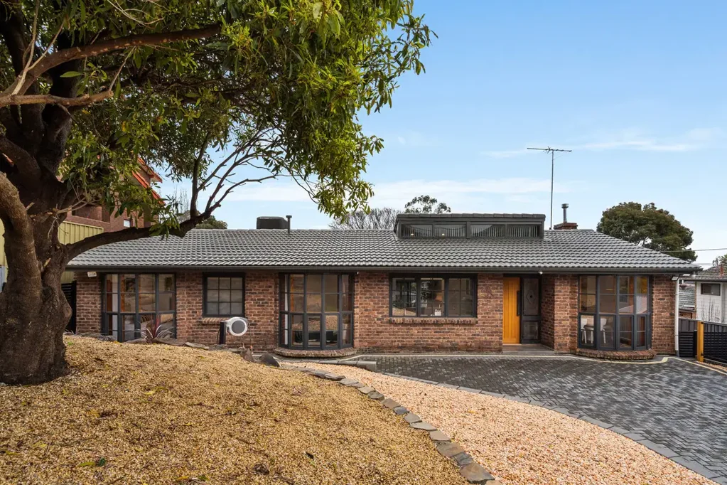 Tea Tree Gully 3Moenga Hi, I’m Not Your Average Family Home...