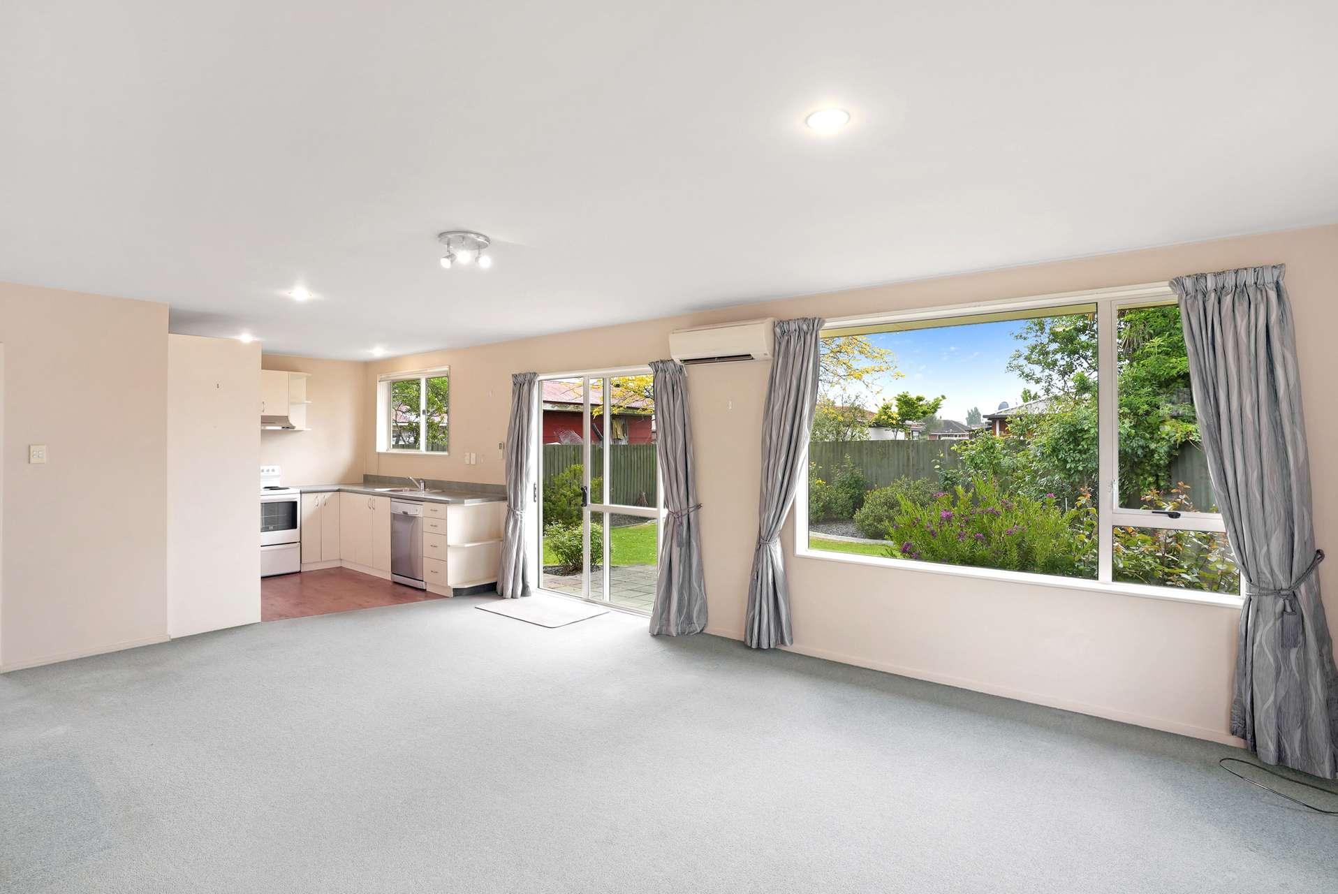 2/8 Thistledown Place, Woolston, Christchurch, 3 침실, 0 욕실, House