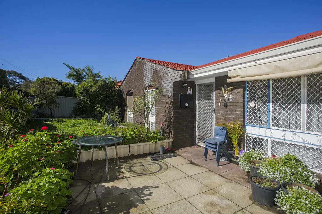Girrawheen 3房  R 20 / R 60 ZONED POTENTIAL 4 UNIT SITE