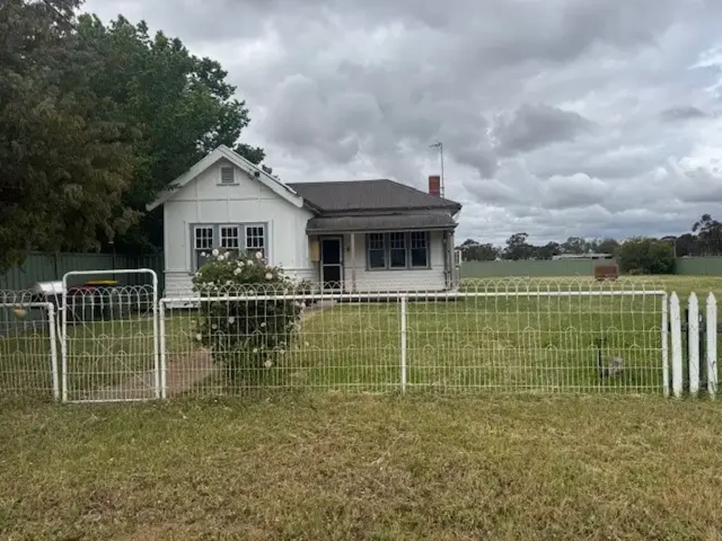 Korong Vale "PEACEFUL COUNTRY LIVING - RENOVATED HOME ON LARGE BLOCK"