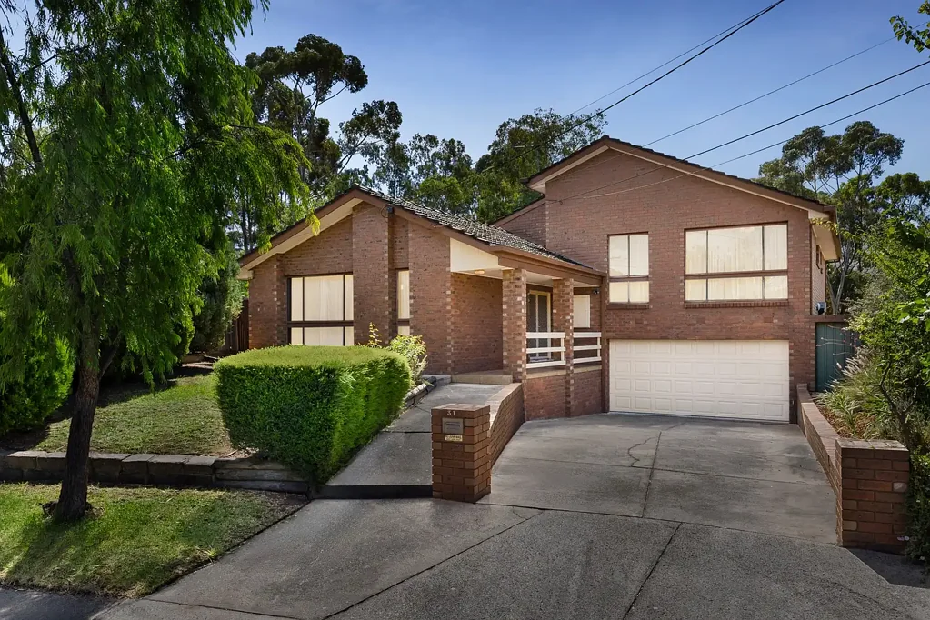 Space, Privacy & Parkland: The Ultimate Multi-Level Family Home