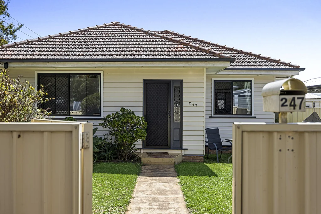 247 Campbell Street, Newtown, QLD 4350