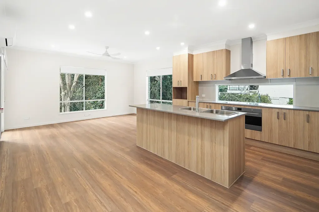 BRAND NEW 7-BEDROOM CLOSE TO UQ & IRONSIDE SS!