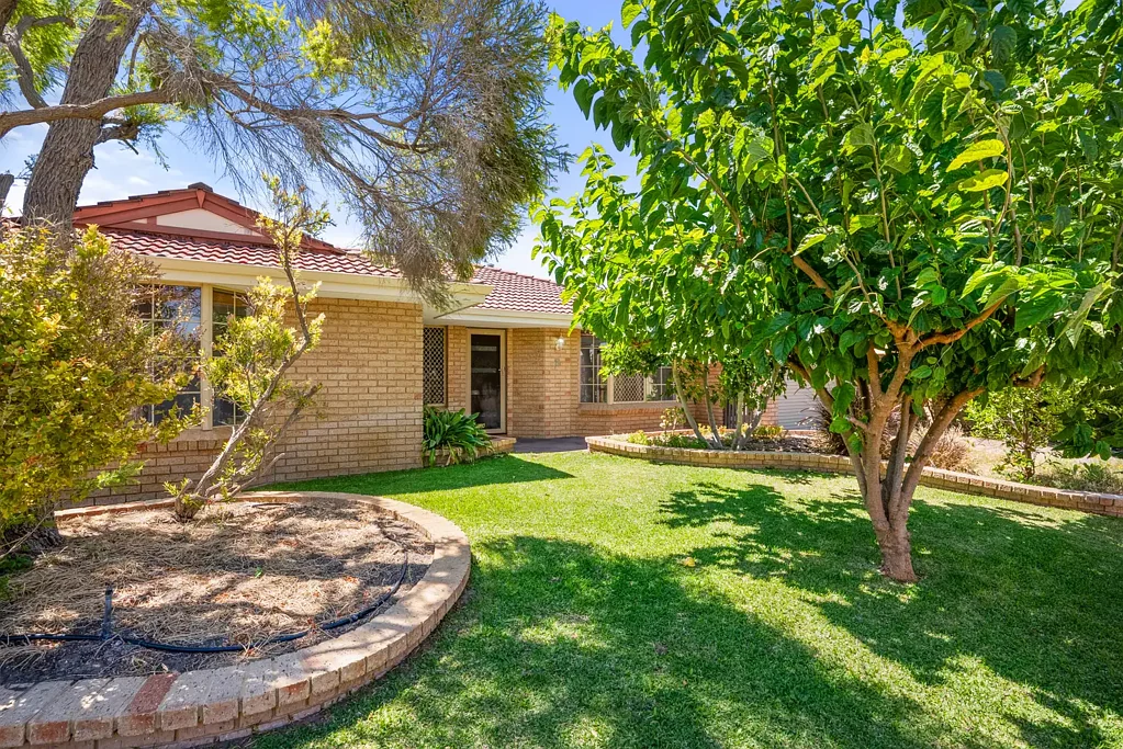 8 Exhibition Way, Cooloongup, WA 6168