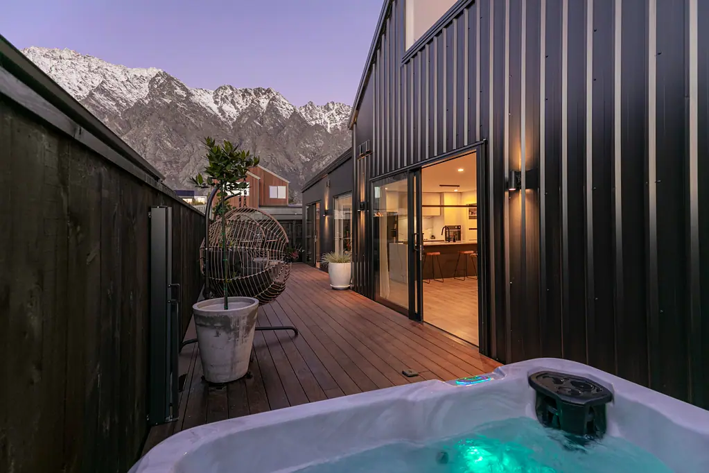 Jacks Point 6 Slaapkamer 4 Bed, 2 Living + 2 Bed Flat