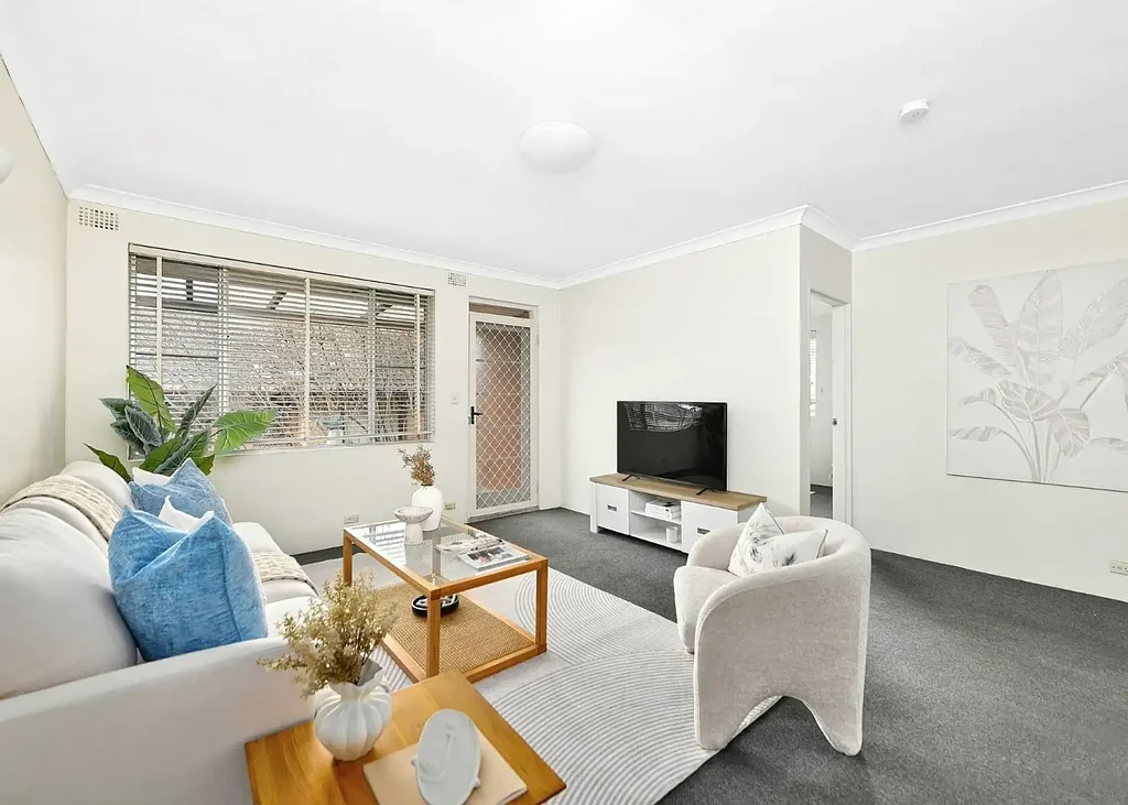 Campsie 3침실 Spacious Full-Brick Apartment in Prime Campsie Location – Ideal First Home or Family Opportunity