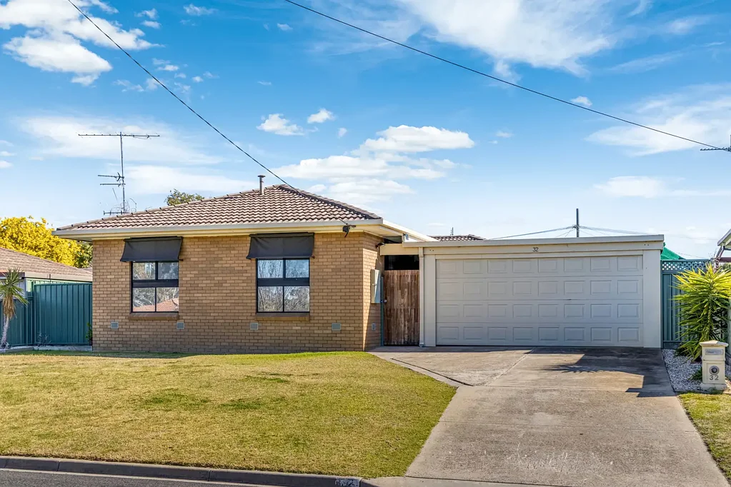 32 Thomas Street, Kangaroo Flat, VIC 3555