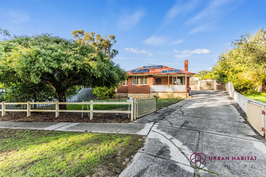 Medina 3Kwarto 🌿 Parkside Cottage Packed with Potential
