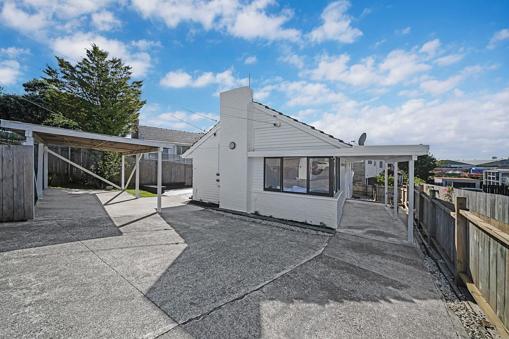 Mount Roskill 5침실 Home & Granny Opportunity - Dual Income Potential