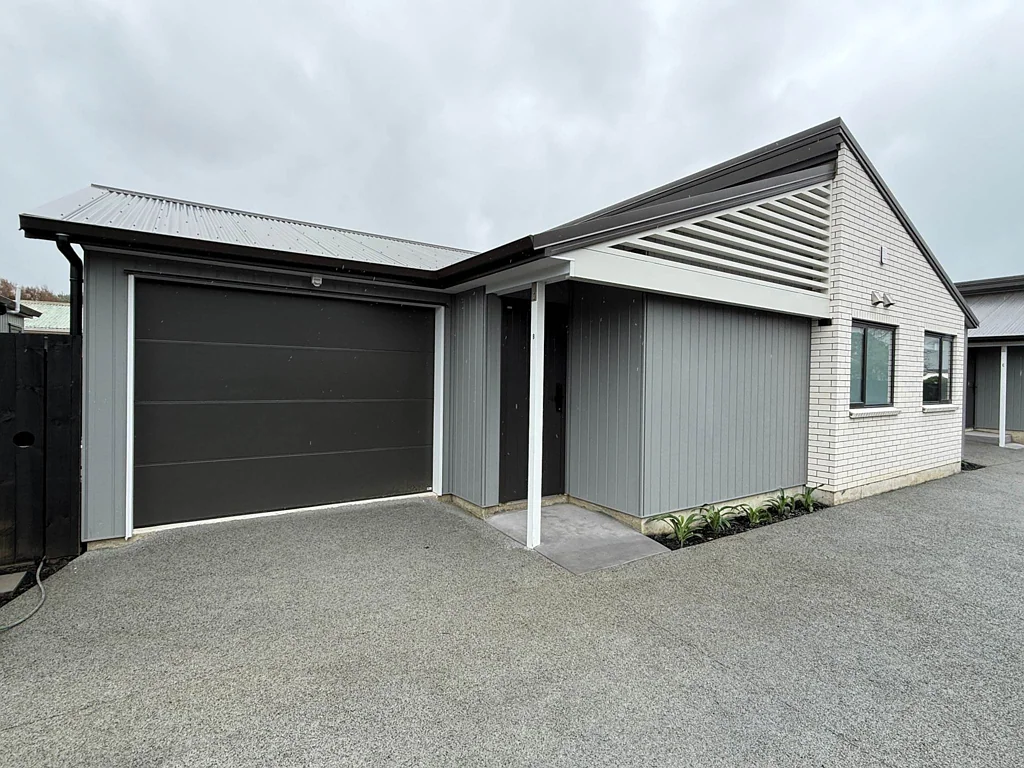 Modern, Light-Filled Living in Central Orewa