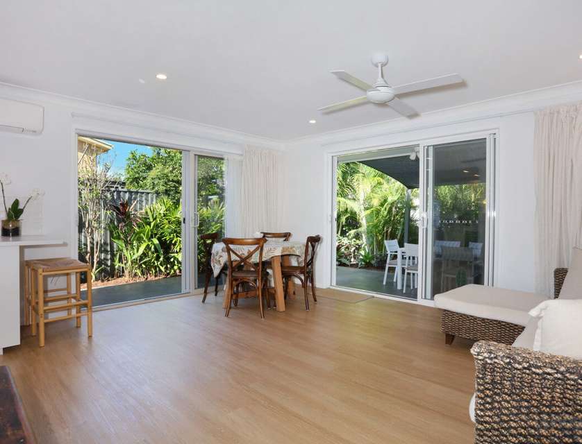2/18 Nankeen Avenue, Paradise Point, QLD 4216, 2 Bedrooms, 1 Bathrooms, Apartment