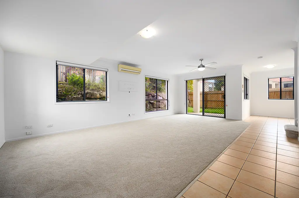 29/1 Santa Isobel Boulevard, Pacific Pines, QLD 4211