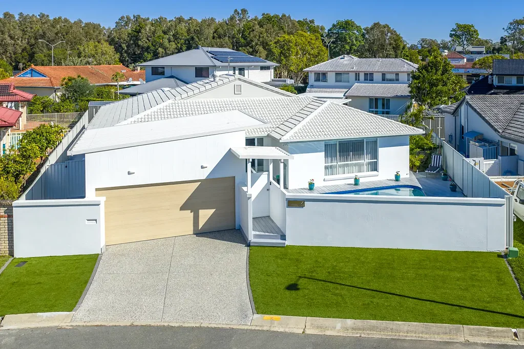 Runaway Bay 4 Bedroom Brilliant blend of Sophisticated Style and Contemporary Low Maintenance Comfort
