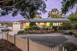 186 Black Road, Aberfoyle Park