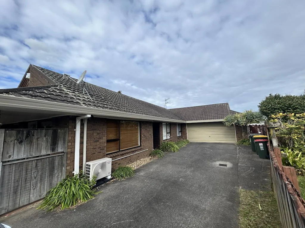 Four Bedrooms Family Home In Golflands