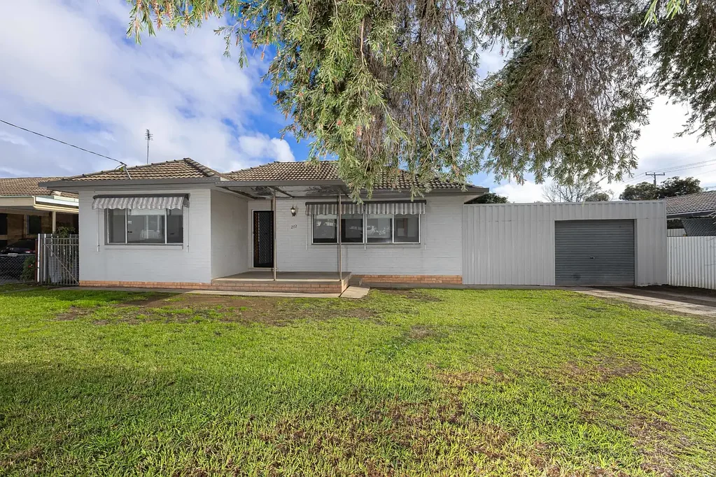 212 Bourke Street, Tolland, NSW 2650