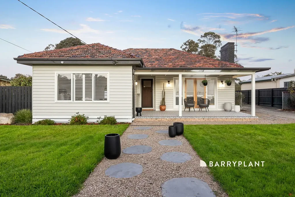 Bunyip 3chambre ENDLESS OPTIONS ON NEAR HALF ACRE!