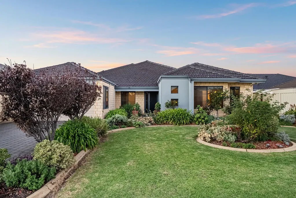 Wattle Grove 6房  Grand Family Living with Space, Style & Exceptional Versatility in the Heart of Wattle Grove