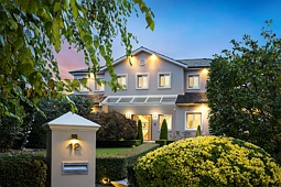12 Worcester Place, Turramurra