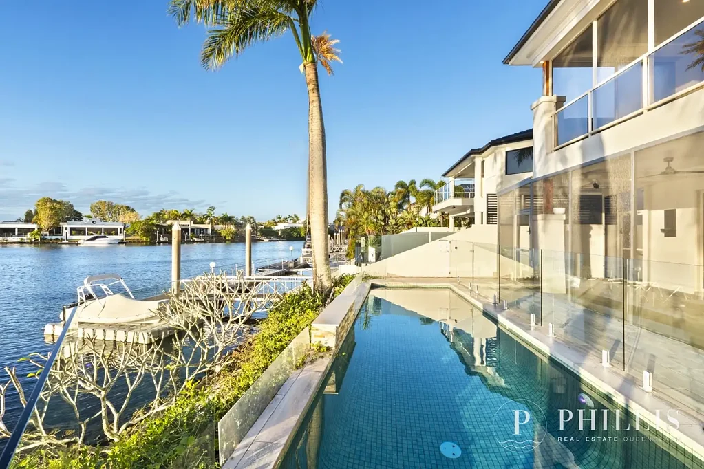 Hope Island 5chambre Prestige Waterfront Living – North-Facing Luxury with Bridge-Free Boating Access