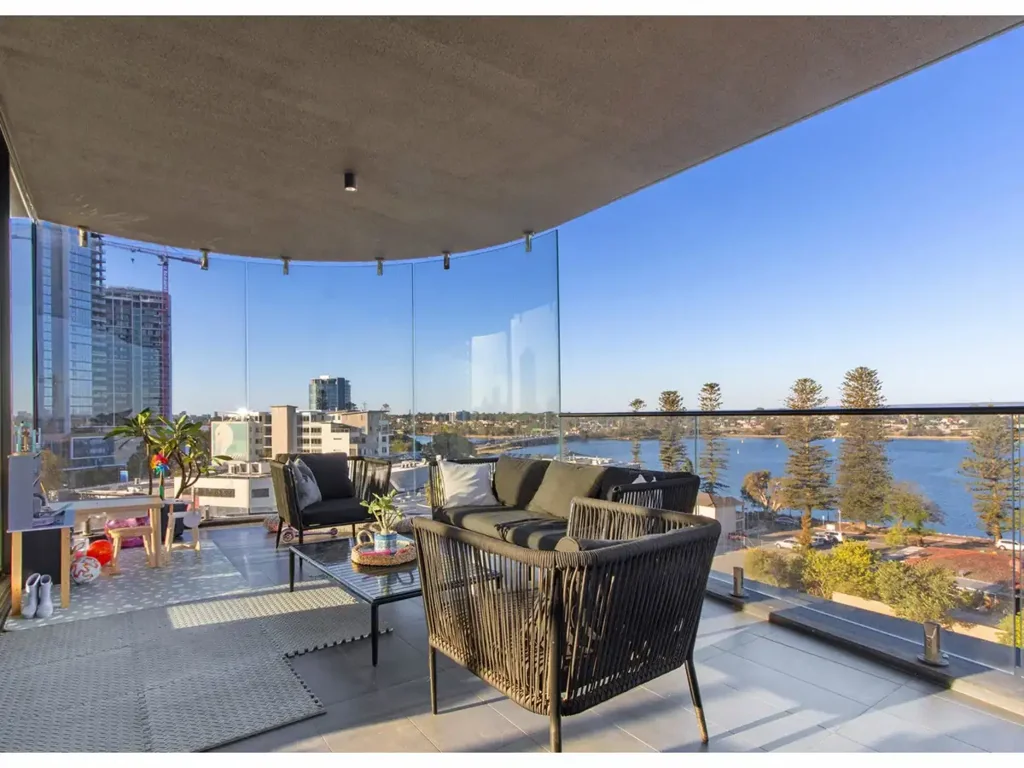 Mount Pleasant 2ਬੈੱਡਰੂਮ GORGEOUS CORNER APARTMENT WITH RIVER VIEWS