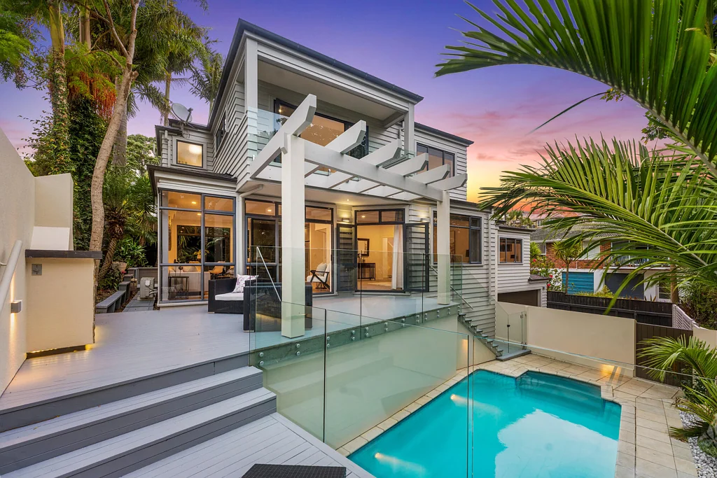 1A Whitby Crescent, Mairangi Bay, North Shore City, Auckland
