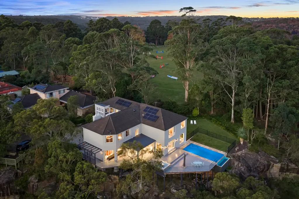 St Ives 6બેડરૂમ You must watch the video to truly appreciate this Iconic Estate