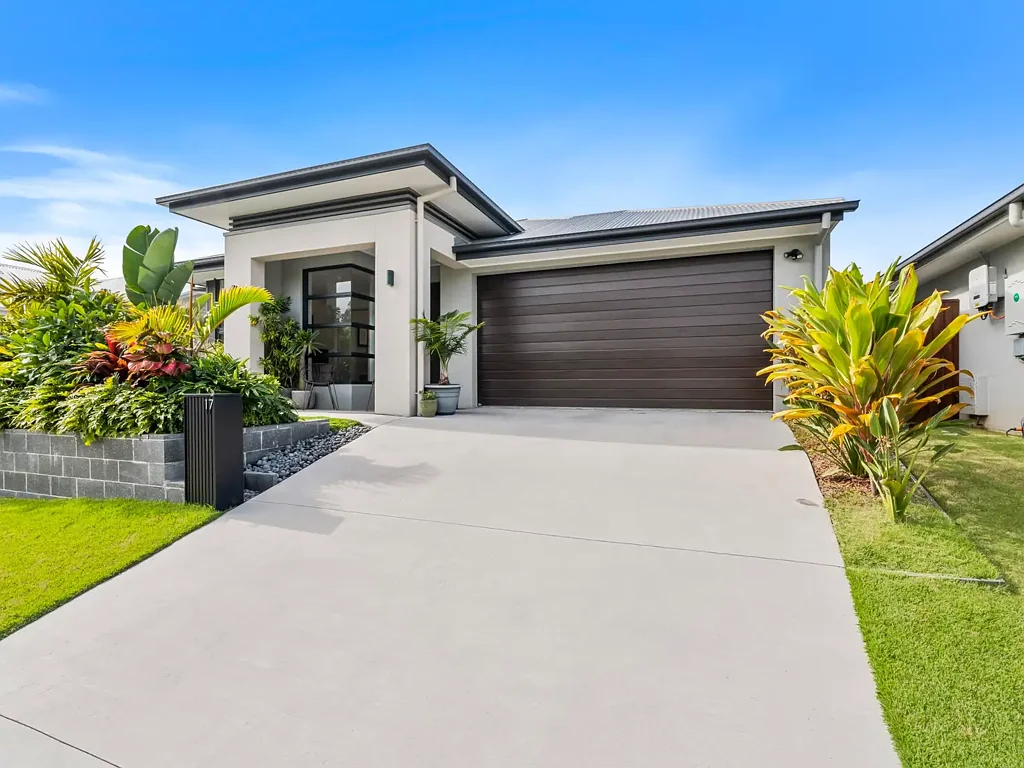 17 Vivienne Crescent, Coomera, QLD 4209