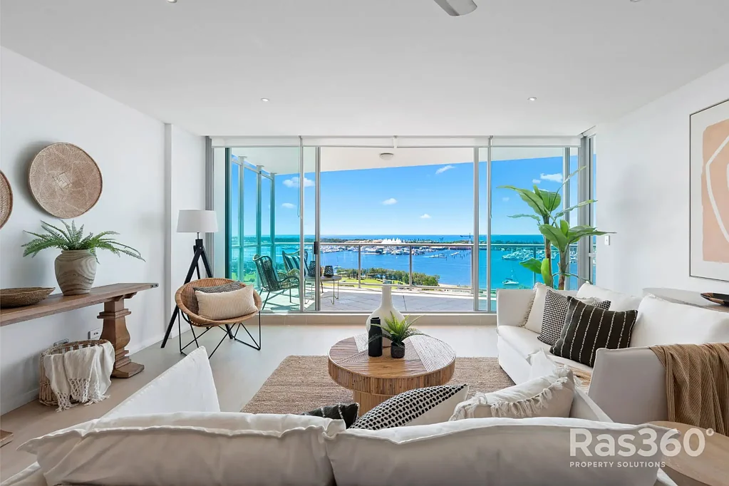 Southport 2Phòng ngủ North-Facing Apartment with Spectacular Level 16 Views