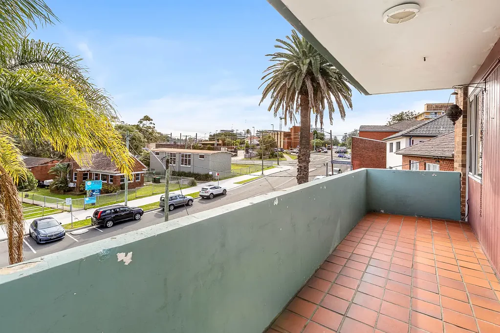 Spacious three bedroom apartment in walk to location