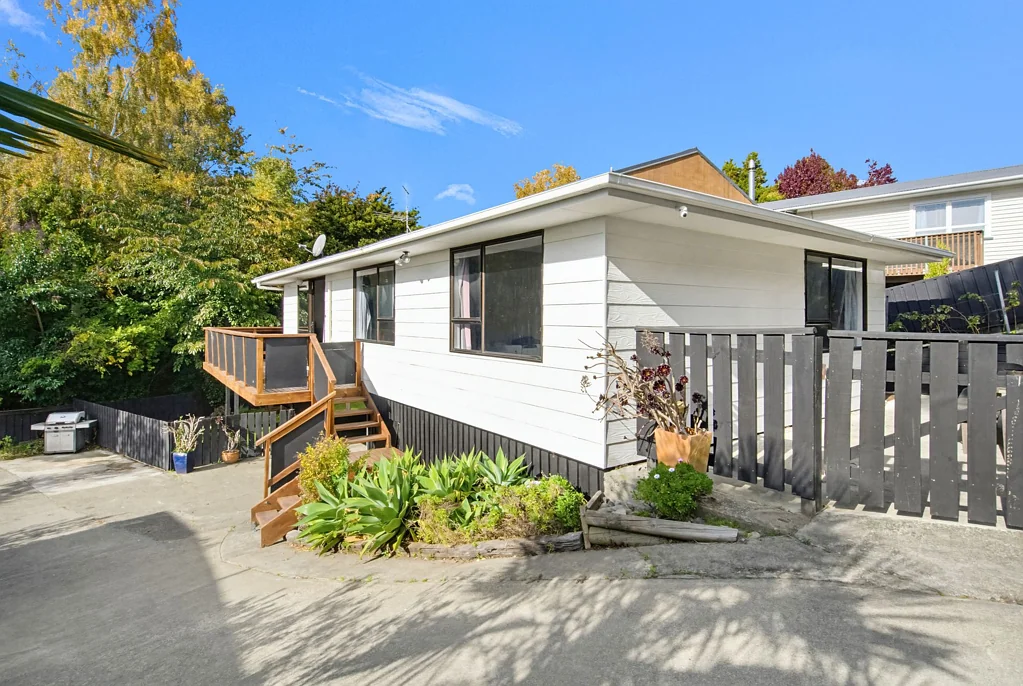 Enner Glynn 3Moenga Tucked Away, Private & Move in Ready!