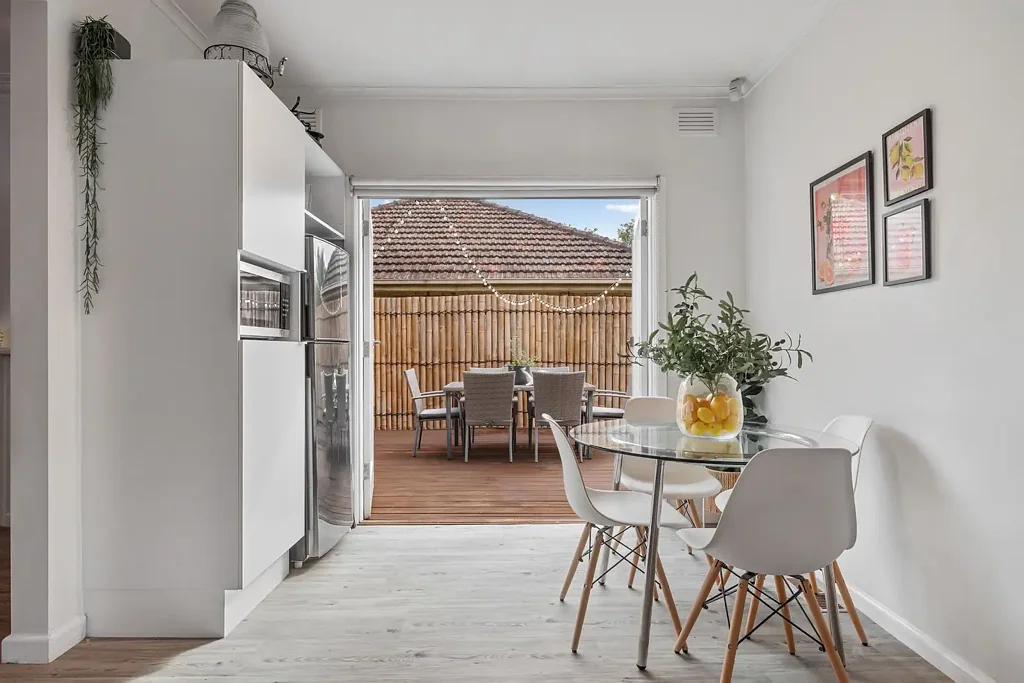 Forest Hill 3chambre Live, Work, Swim Trifecta with A Trendy Work Studio