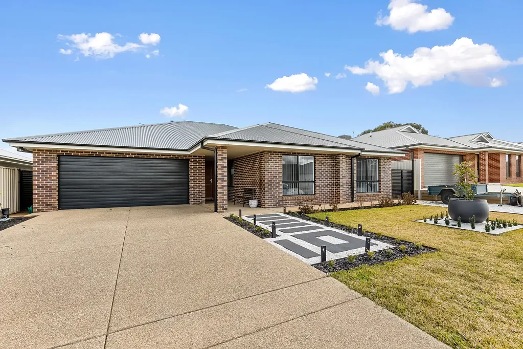 Quiet Street, Modern home and a Pool, what more could you want?