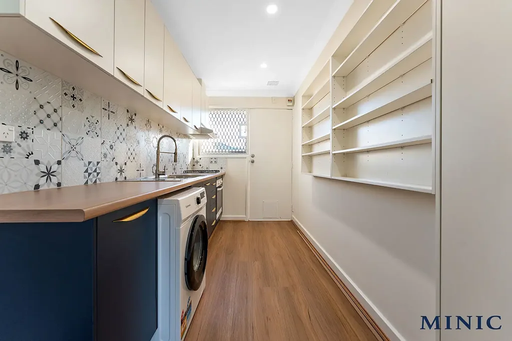 Stylish low maintenance home!