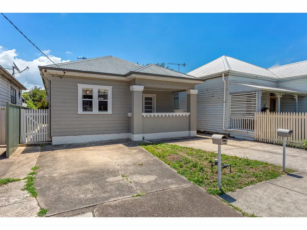 CHARMING ADAMSTOWN HOME WITH ALFRESCO AND LOW-MAINTENANCE YARD