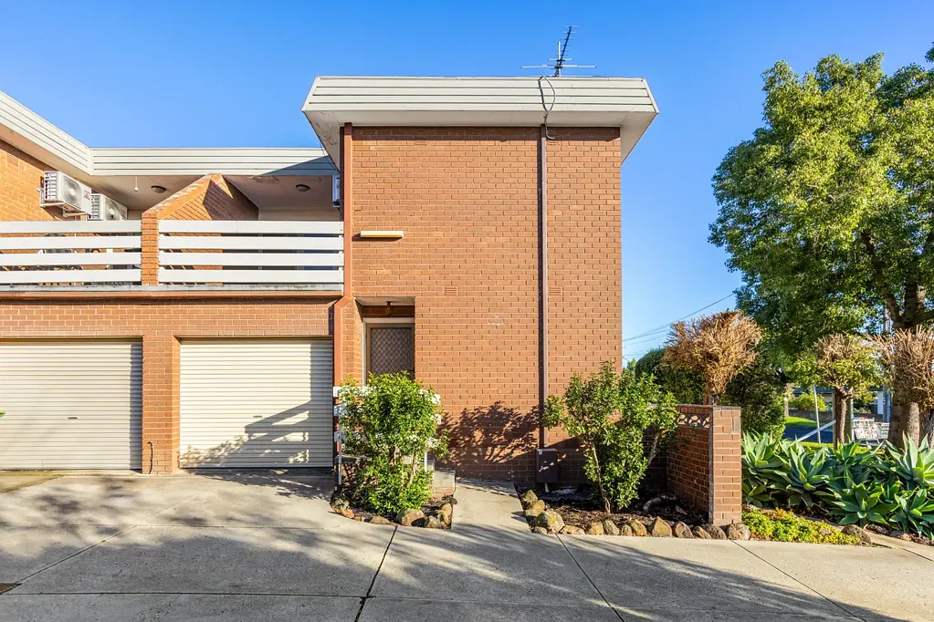 Spacious & Superbly Located 2 Bedroom Unit