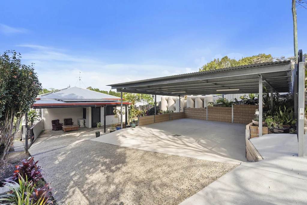 South Murwillumbah 3कमरा The charm of yesteryear freshly renovated and ready for its new owner.