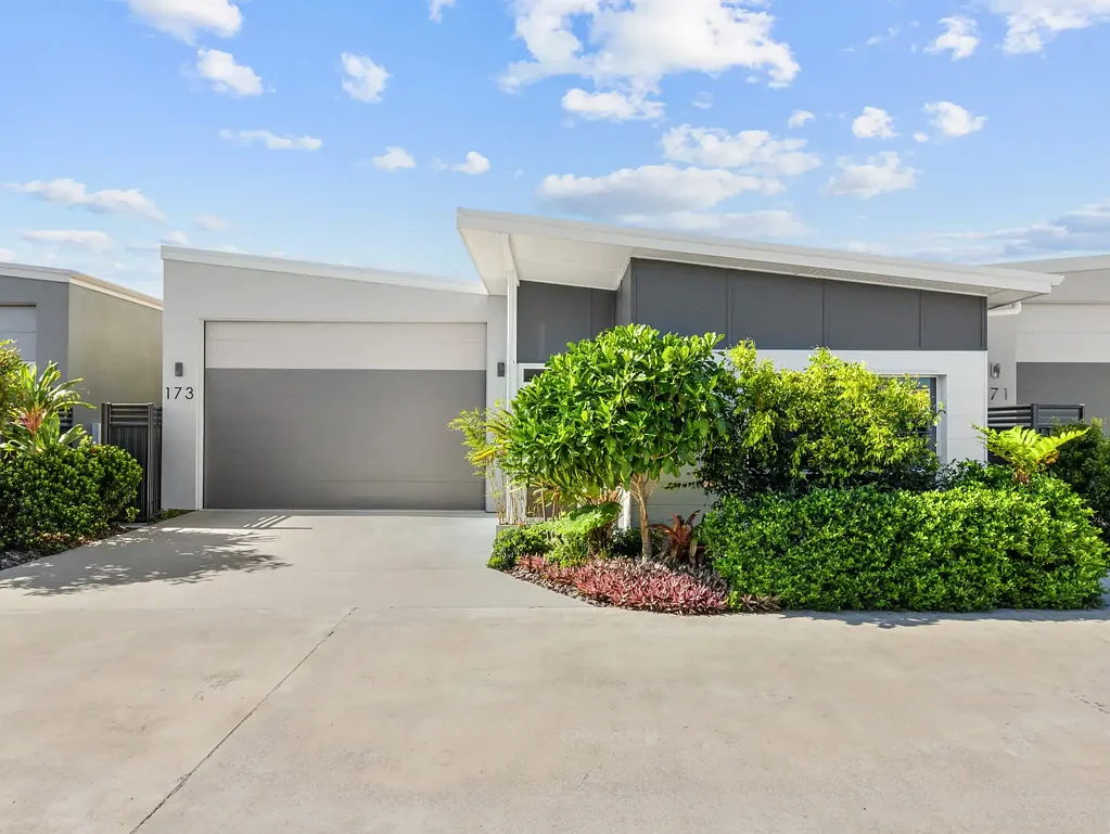 Nikenbah 2房  Lifestyle living with RV garage 'DAVIDSON' DESIGN