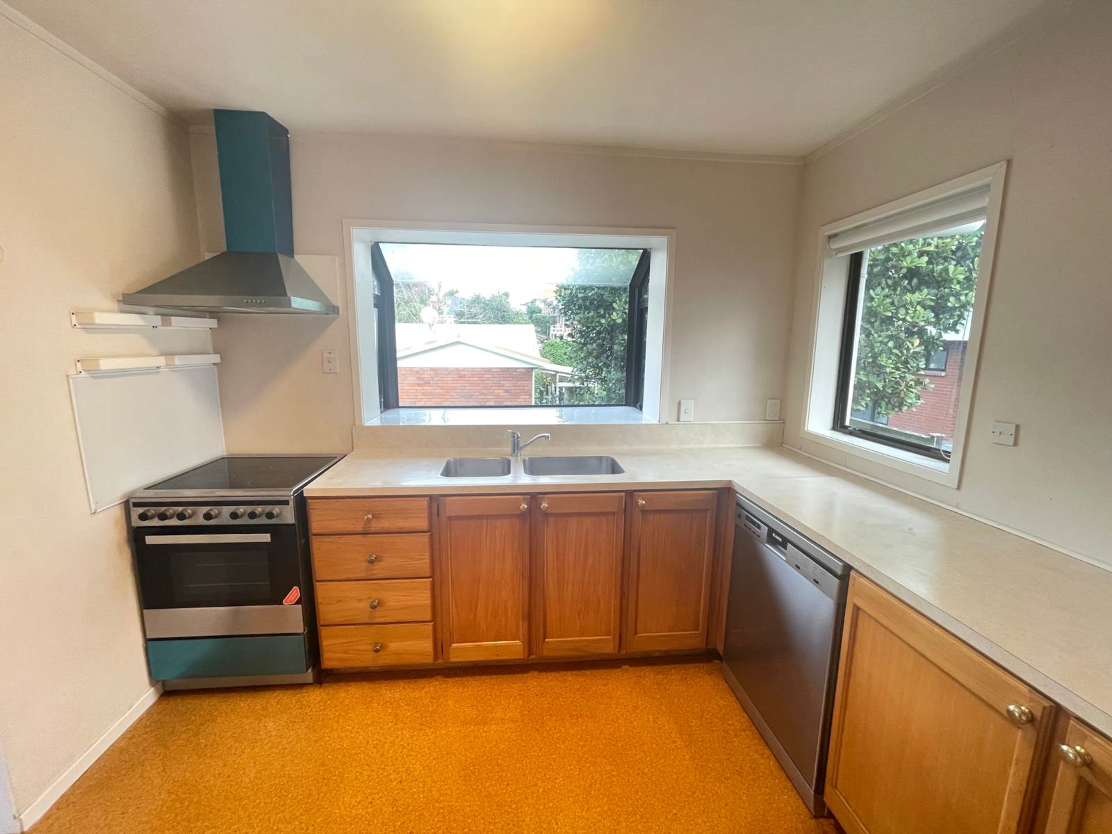 2/11 Glenfern Road, Mellons Bay, Auckland - Manukau, 4 Schlafzimmer, 2 Badezimmer