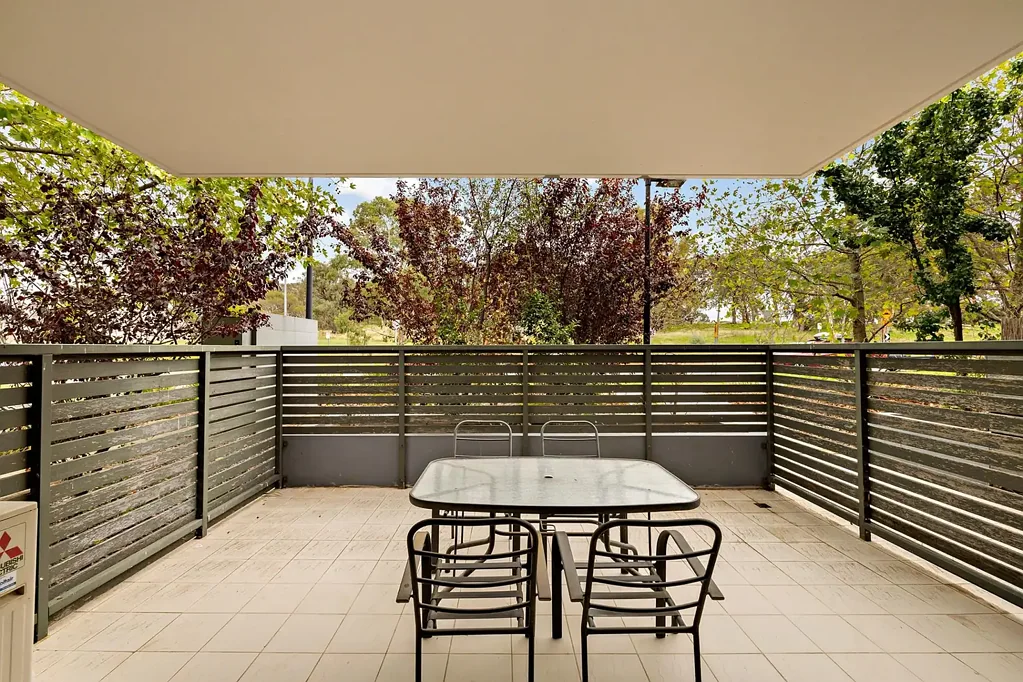 Bruce 1房  Ground Floor Apartment with Private Courtyard Overlooking Nature Reserve