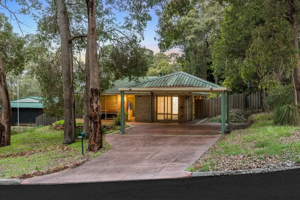 Jarrahdale 3房  Tranquil Living Awaits Among the Gumtrees!