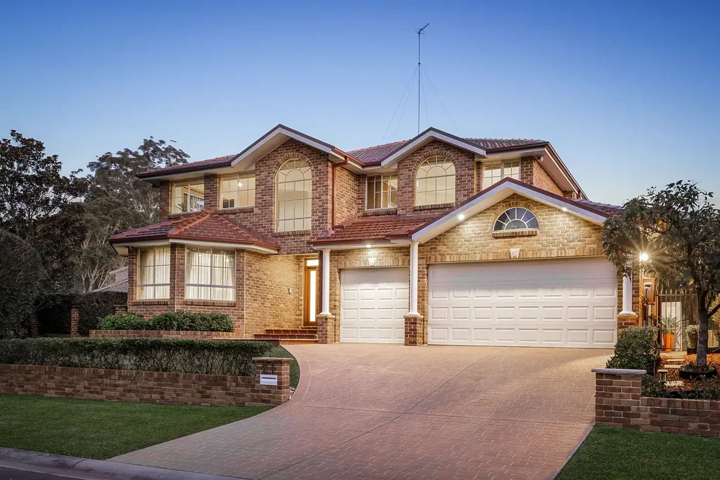 Kellyville 5Zimmer AUCTION ON-SITE Saturday 12th September 11:30am